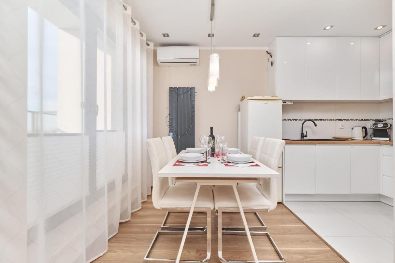Apartment Wroclaw Krakowska With Balcony And Free Garage By Noclegi Renters Buitenkant foto