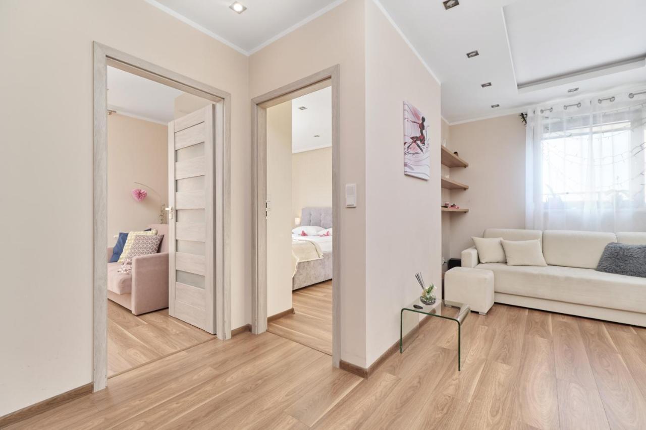 Apartment Wroclaw Krakowska With Balcony And Free Garage By Noclegi Renters Buitenkant foto